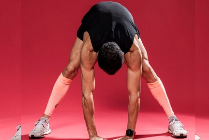 Image by Freepik | Stand tall then bend at the hips and lower into a plank position, walking your hands out until you're in a high plank.